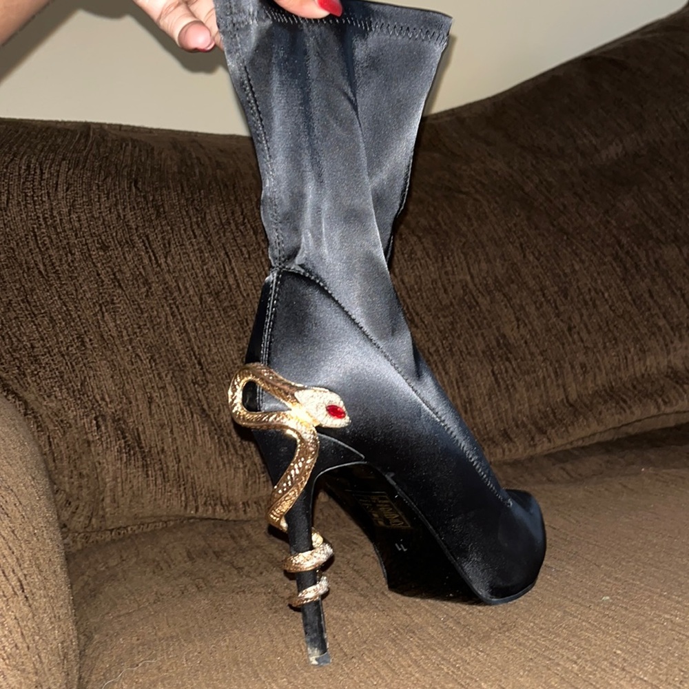 Azalea Wang queen black stiletto bootie